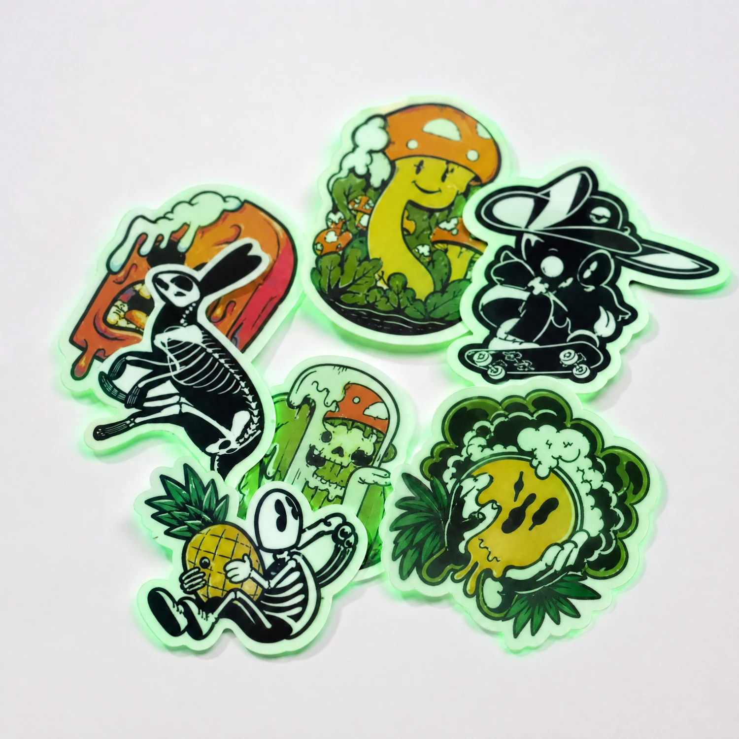Gambar sampel stiker glow in the dark kustom