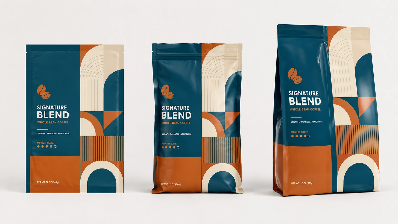 Tiga profil sampel kemasan kopi dengan artwork geometris yang senada