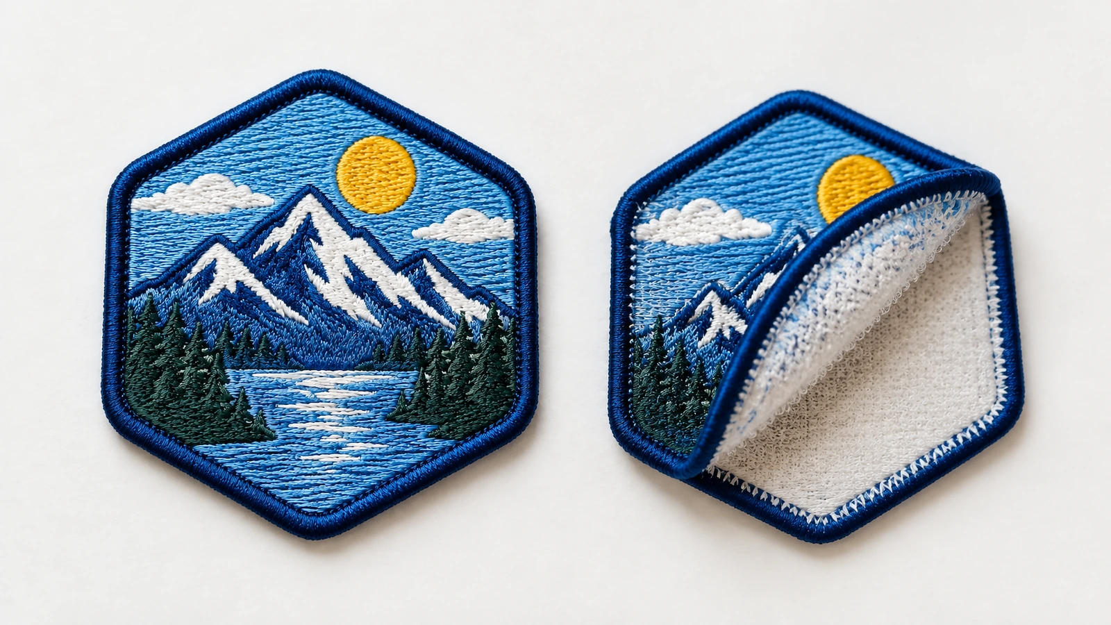 Bagian depan dan belakang patch bordir Bagian depan patch gunung biru di samping patch kedua yang dilipat untuk memperlihatkan bagian belakangnya