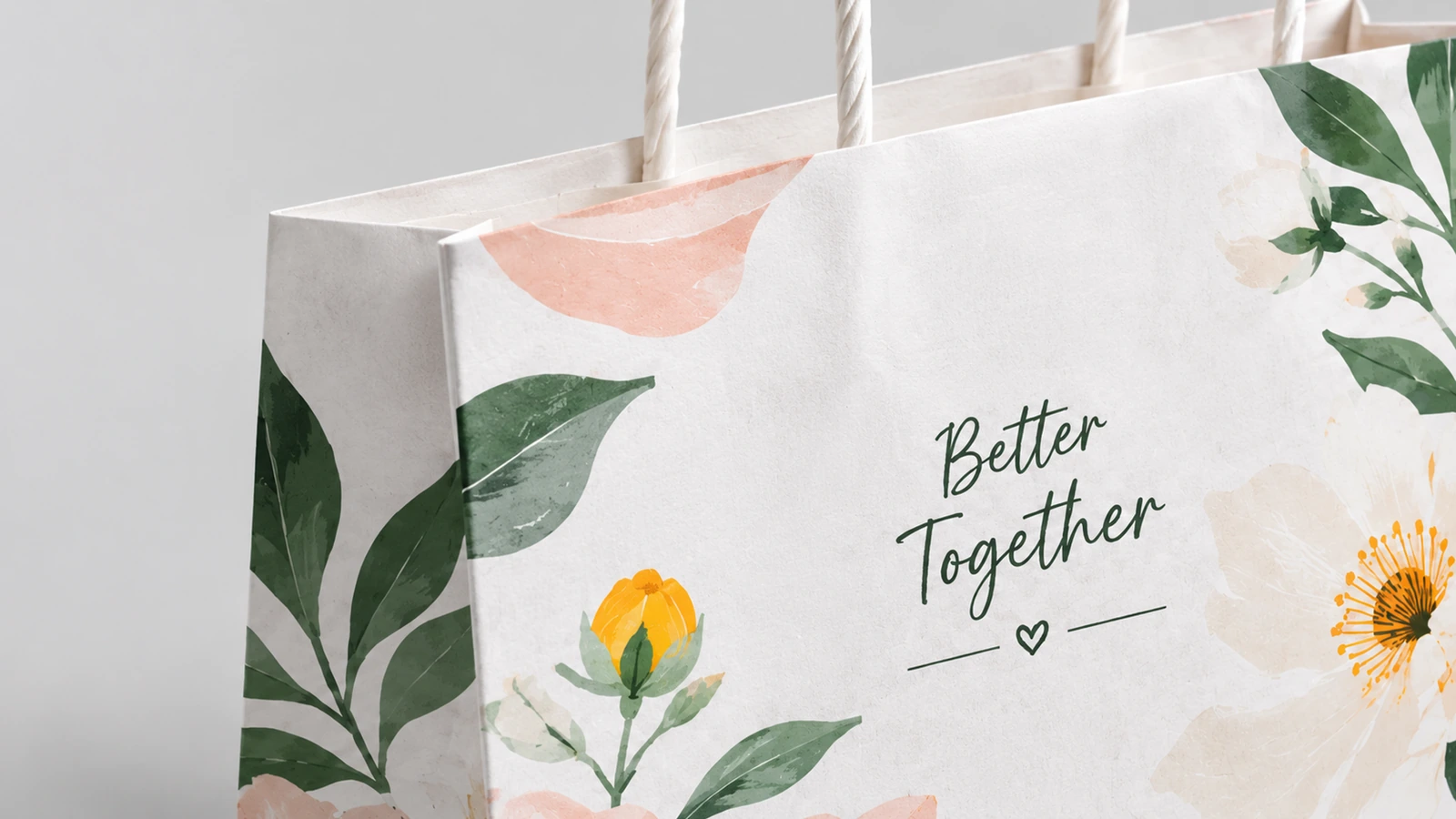 Pandangan dekat cetakan bunga, tulisan Better Together, dan pegangan kertas berpilin